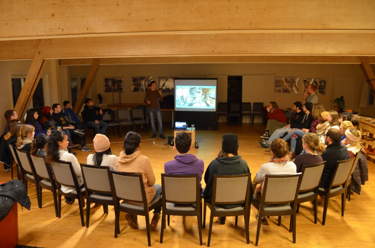 Volunteer in Denmark and work with you people.